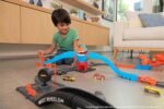 Hot Wheels City Wreck & Ride Gorilla Attack Playset with 1 Toy Car - Image 2