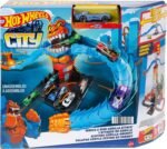Hot Wheels City Wreck & Ride Gorilla Attack Playset with 1 Toy Car